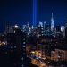 Projections lumineuses évoquant les tours jumelles du World Trade Center après les attentats du 11 septembre